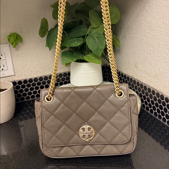 Tory Burch Willa Quilted Shoulder Bag - Picture 3 of 12